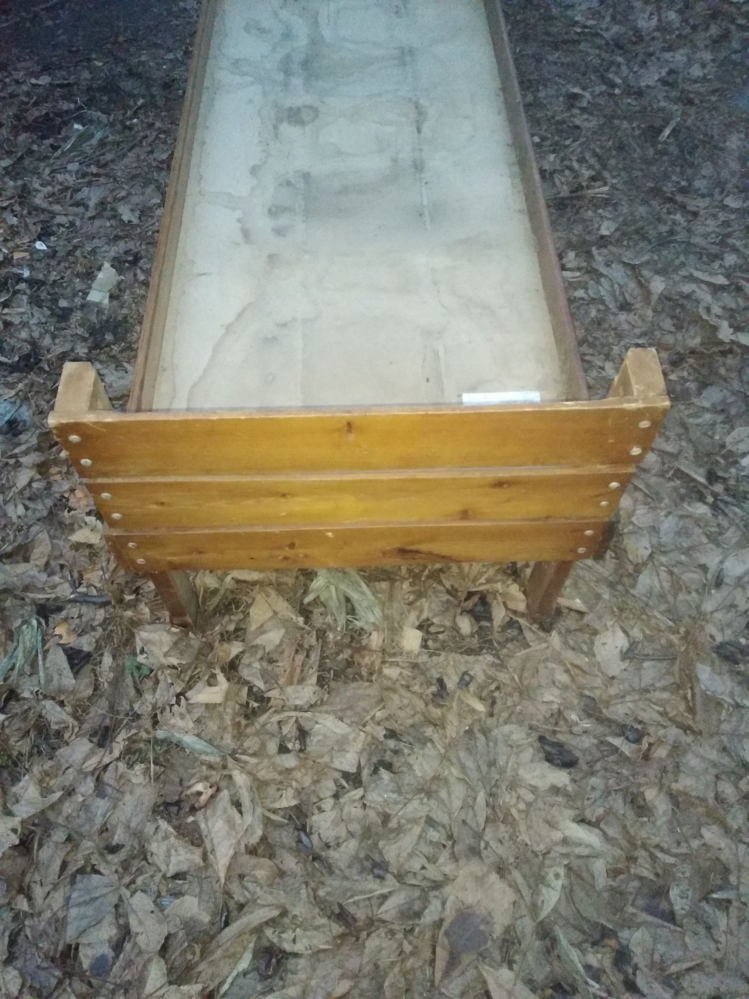 Продам кровать односпальную  деревянную