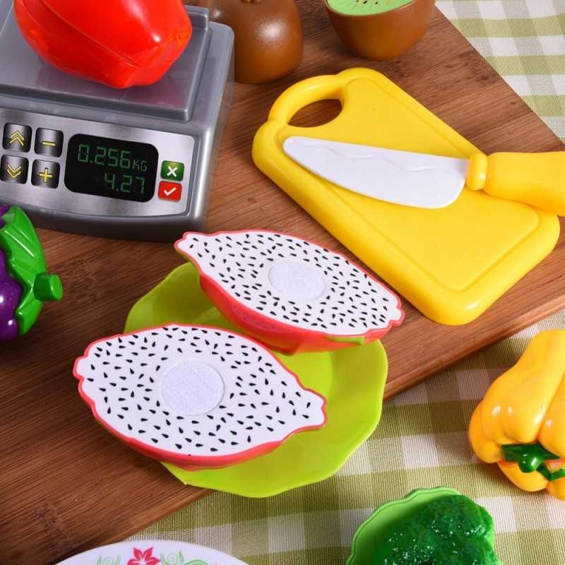 Warzywa i owoce na rzepy w koszyku zakupowym plus waga No.: 686