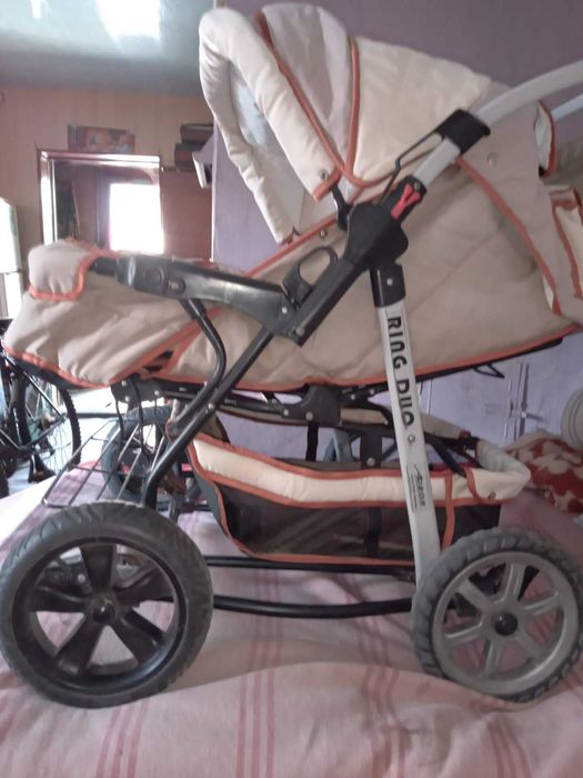 Двомісна дитяча коляска