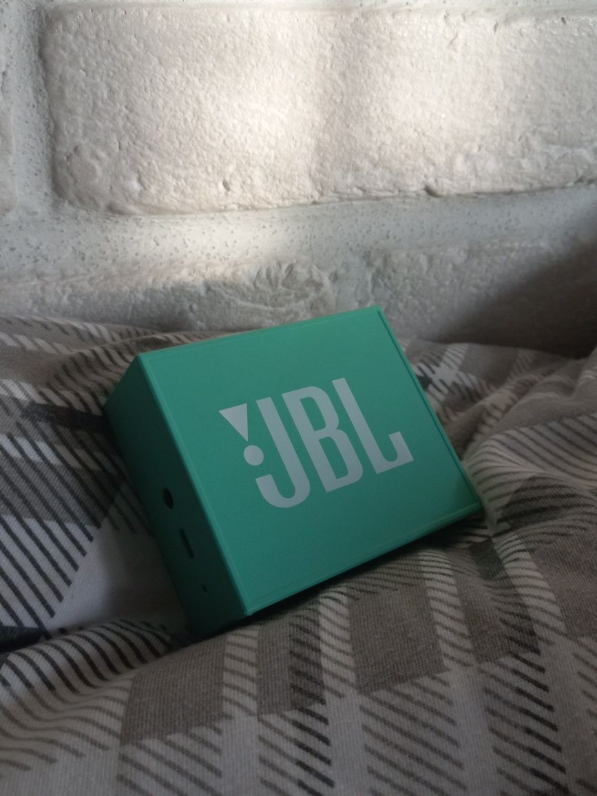Turkusowy głośnik JBL