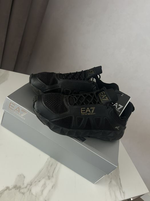 Продам кросівки Armani