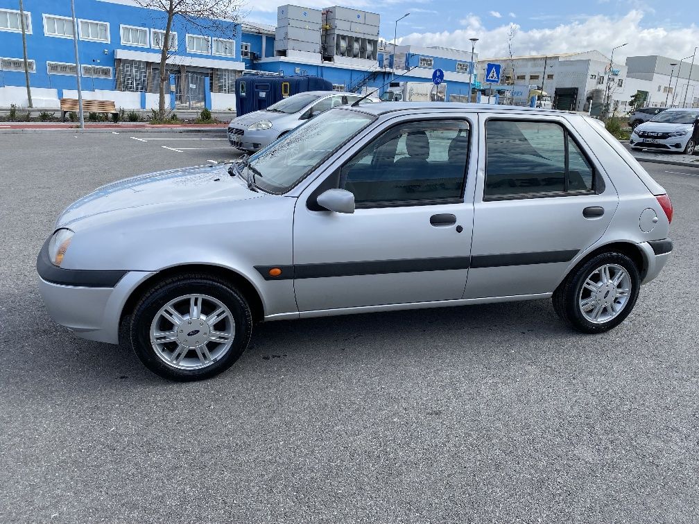 Ford fiesta 2000