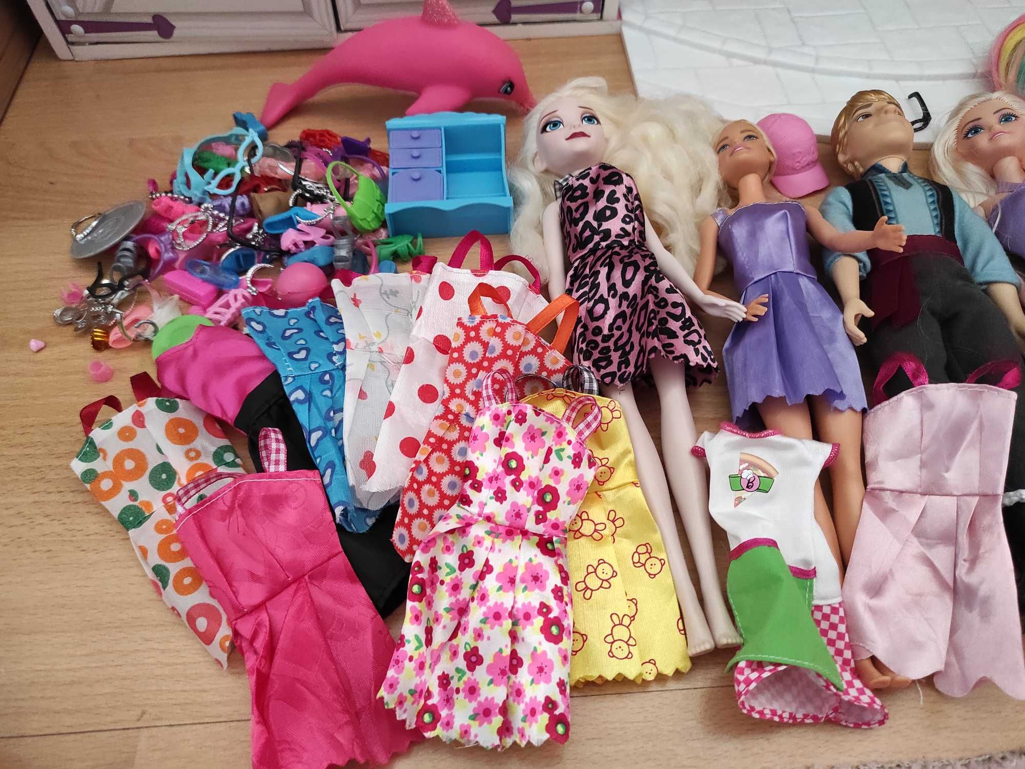 Zestaw Barbie lalki, delfin i akcesoria