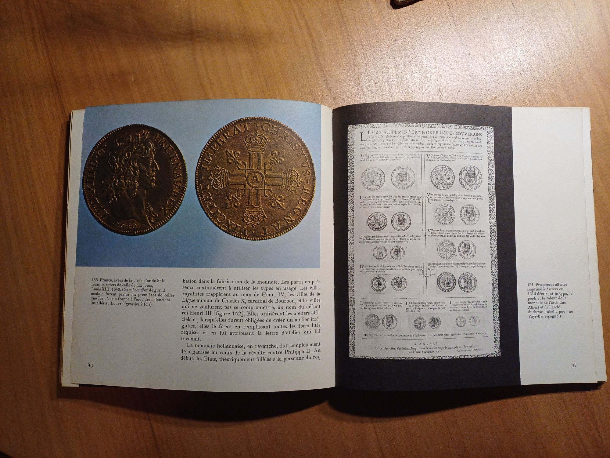 livro raro LES MONNAIES, 1964