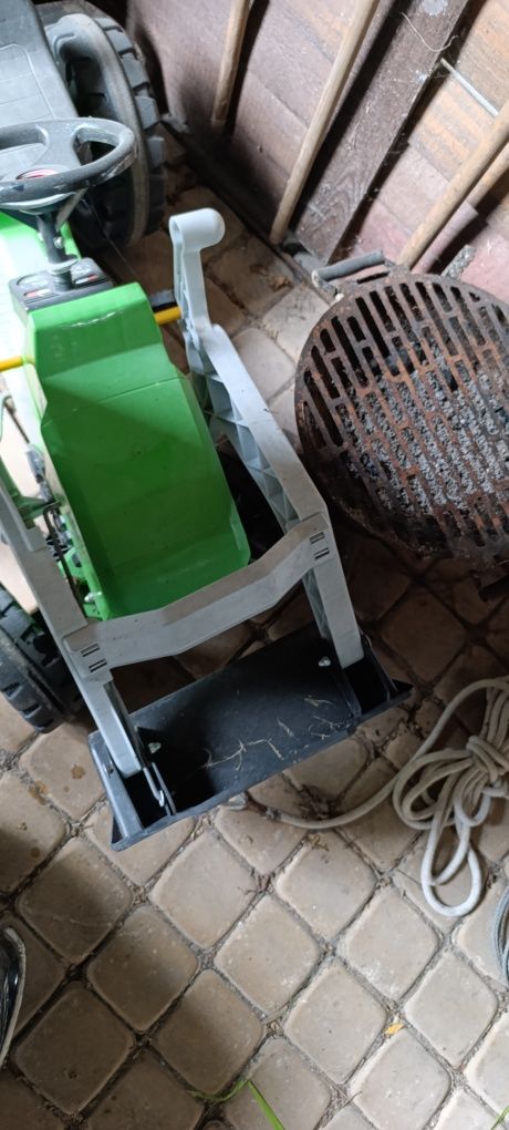 Traktor z łyżką do piasku