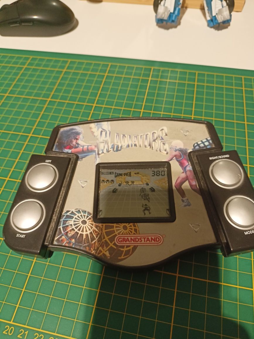 Gra LCD Gladiators handheld - Grandstand 1993 r.