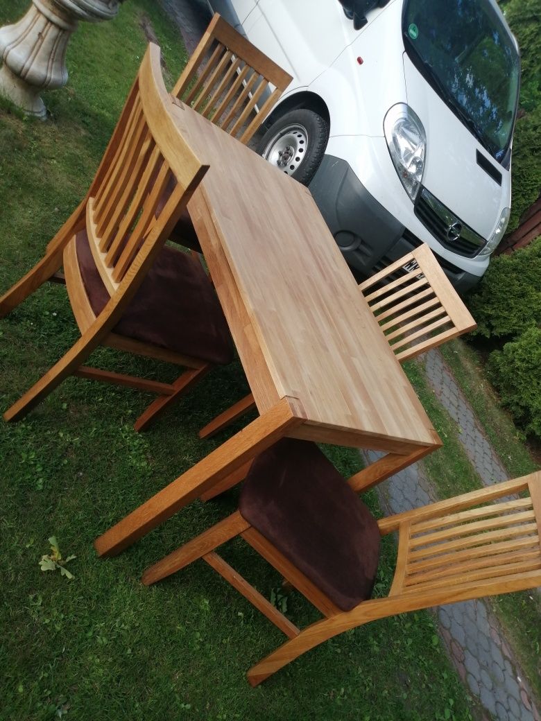 Stół dębowy + 4 krzesła.