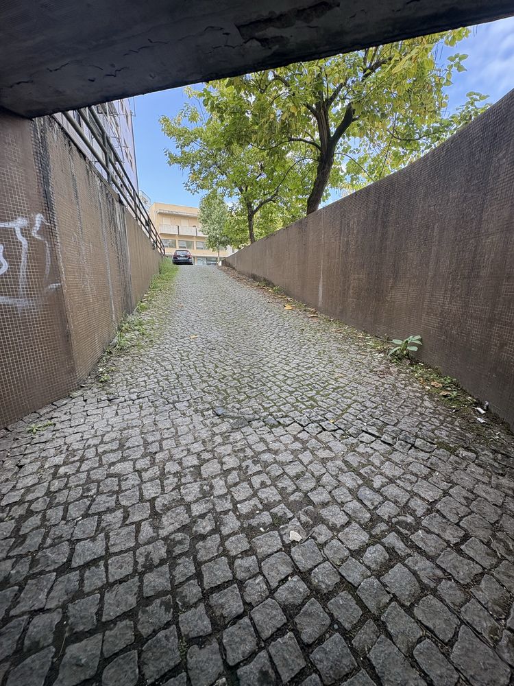 Alugo garagem  arcozelo barcelos