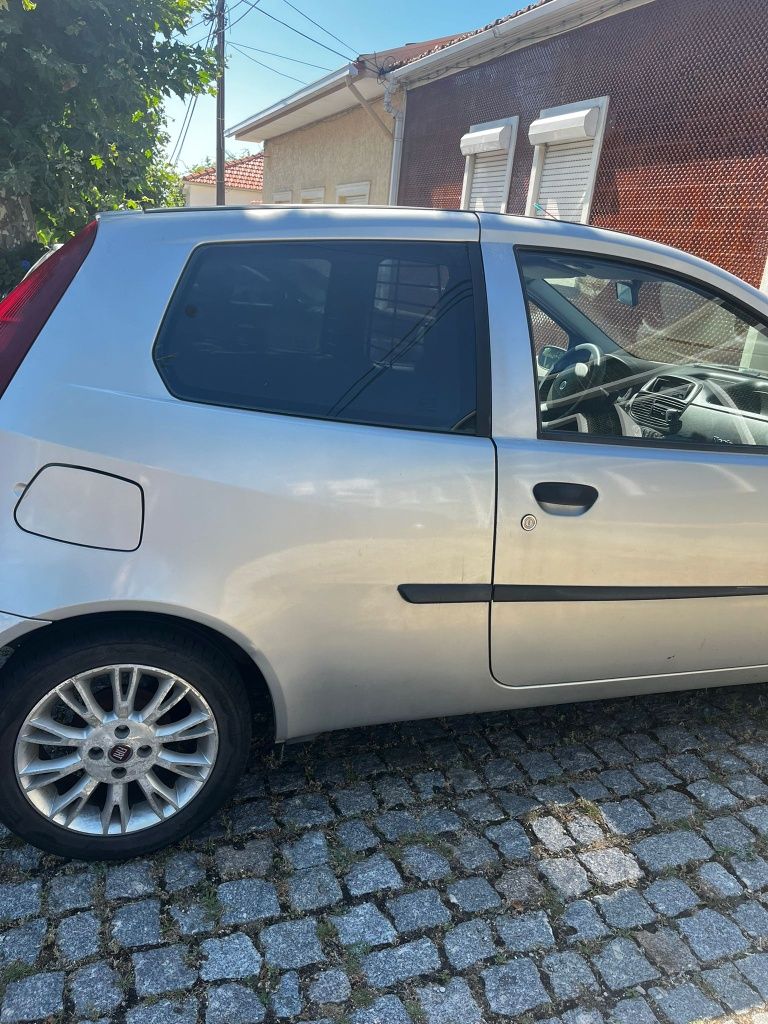 Fiat Punto MultiJet 1.3 (2005) – 2 Lugares – Económico