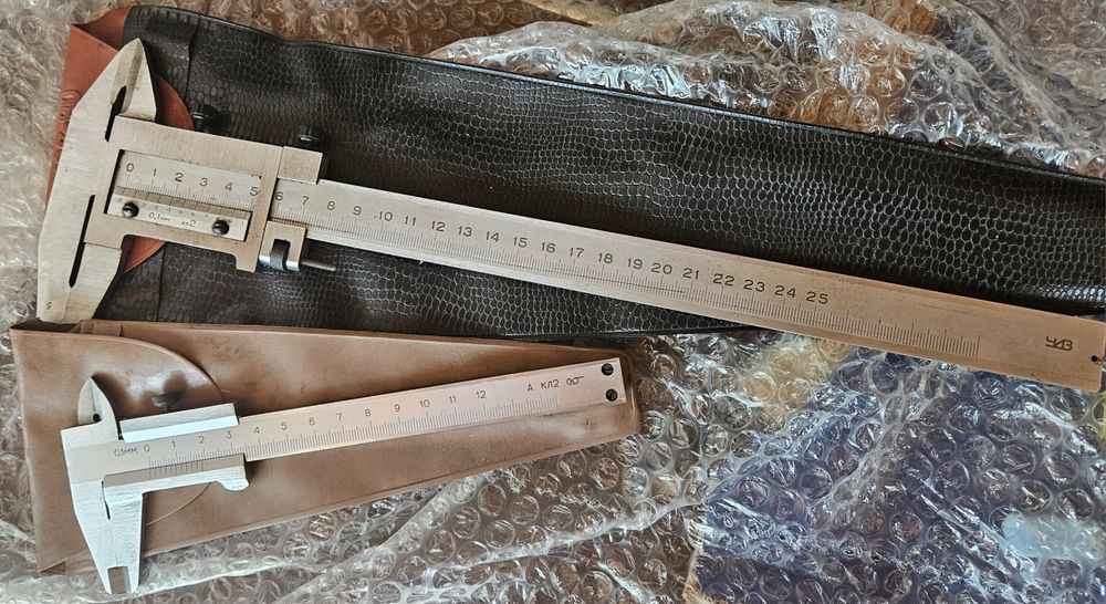 Штангенциркуль 2шт.цена за оба.