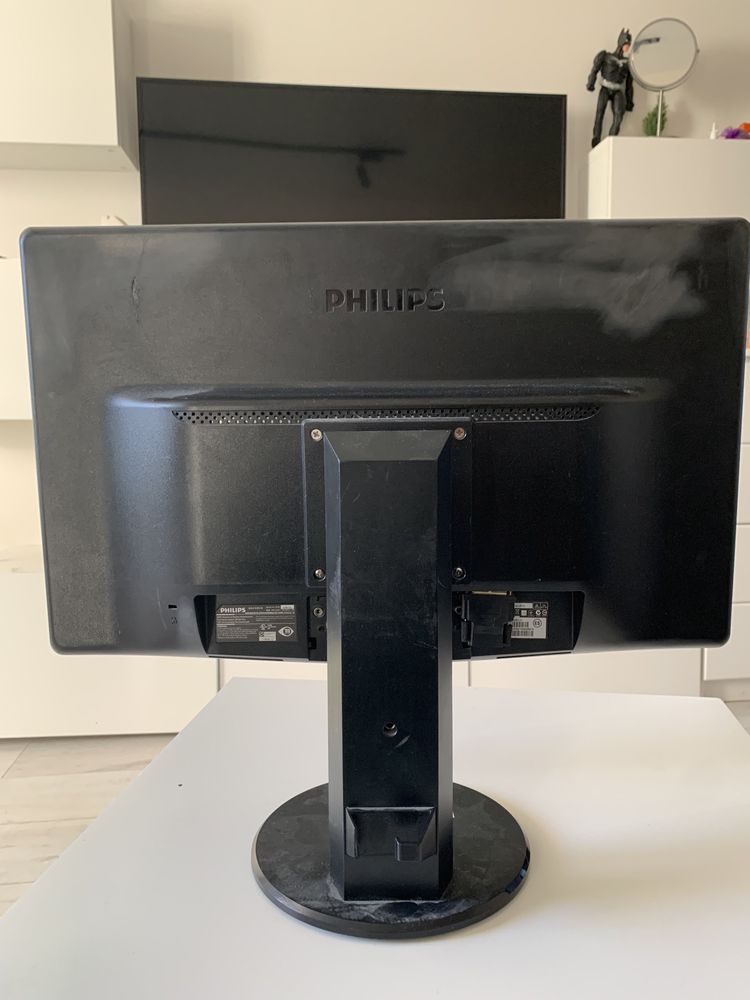 Монитор Philips 226v3l