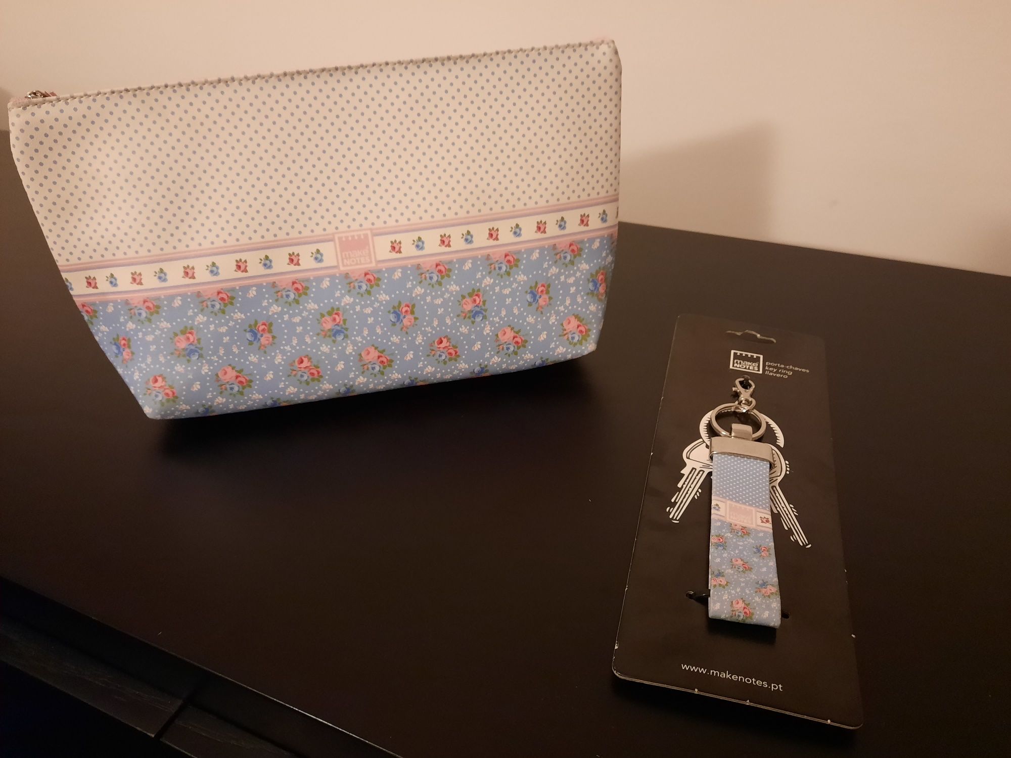 Necessaire e porta chaves MAKENOTES Novo