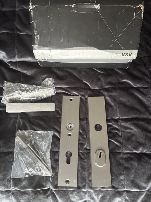 Nowa AXA Royal Flex klamka+szyld antywtamaniowy do drzwi zewnetrznych