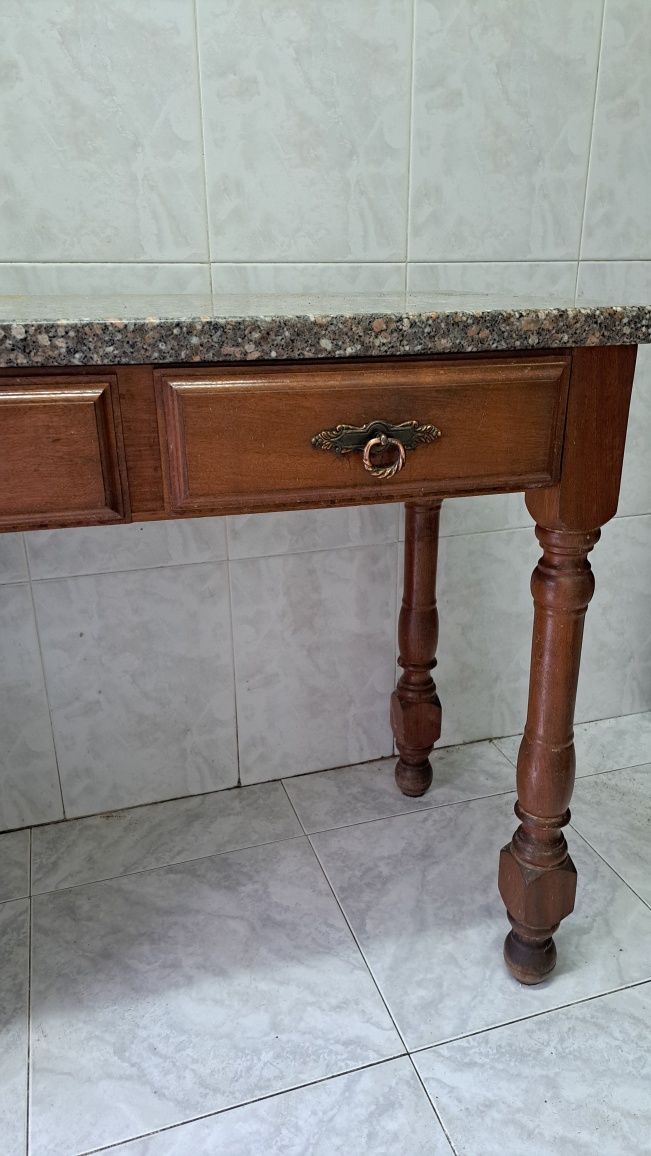 Mesa de cozinha tampo granito