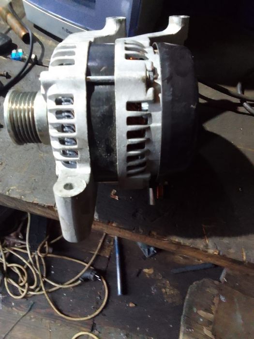 Продам генератор Форд Ц Макс б/у