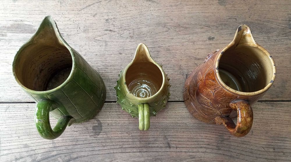 Antigos jarros olaria de Barcelos e faiança das Caldas da Rainha