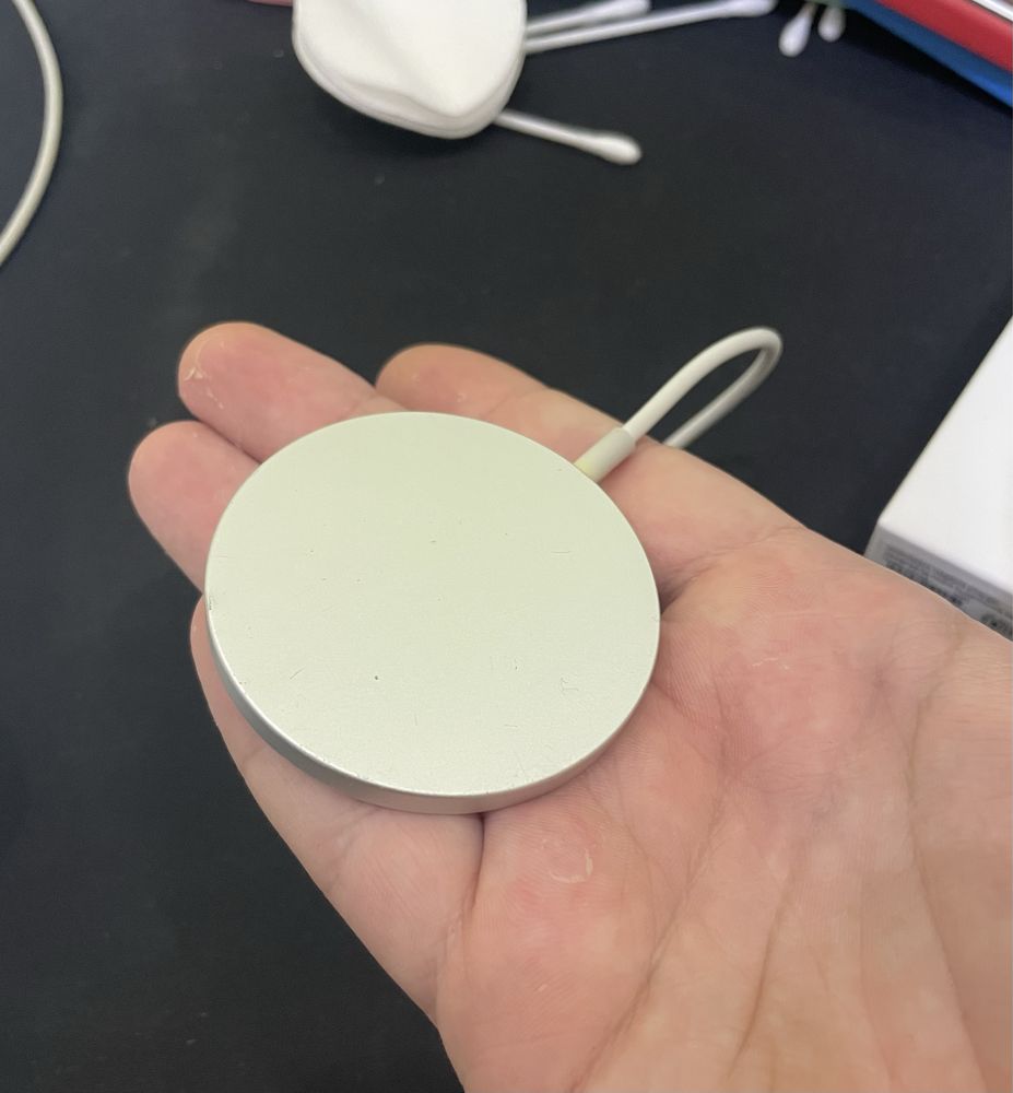 Беспроводное зарядное устройство Apple MagSafe Charger White