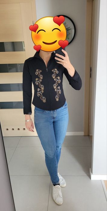 Czarna koszula damska na długi rękaw, taliowana, z haftem