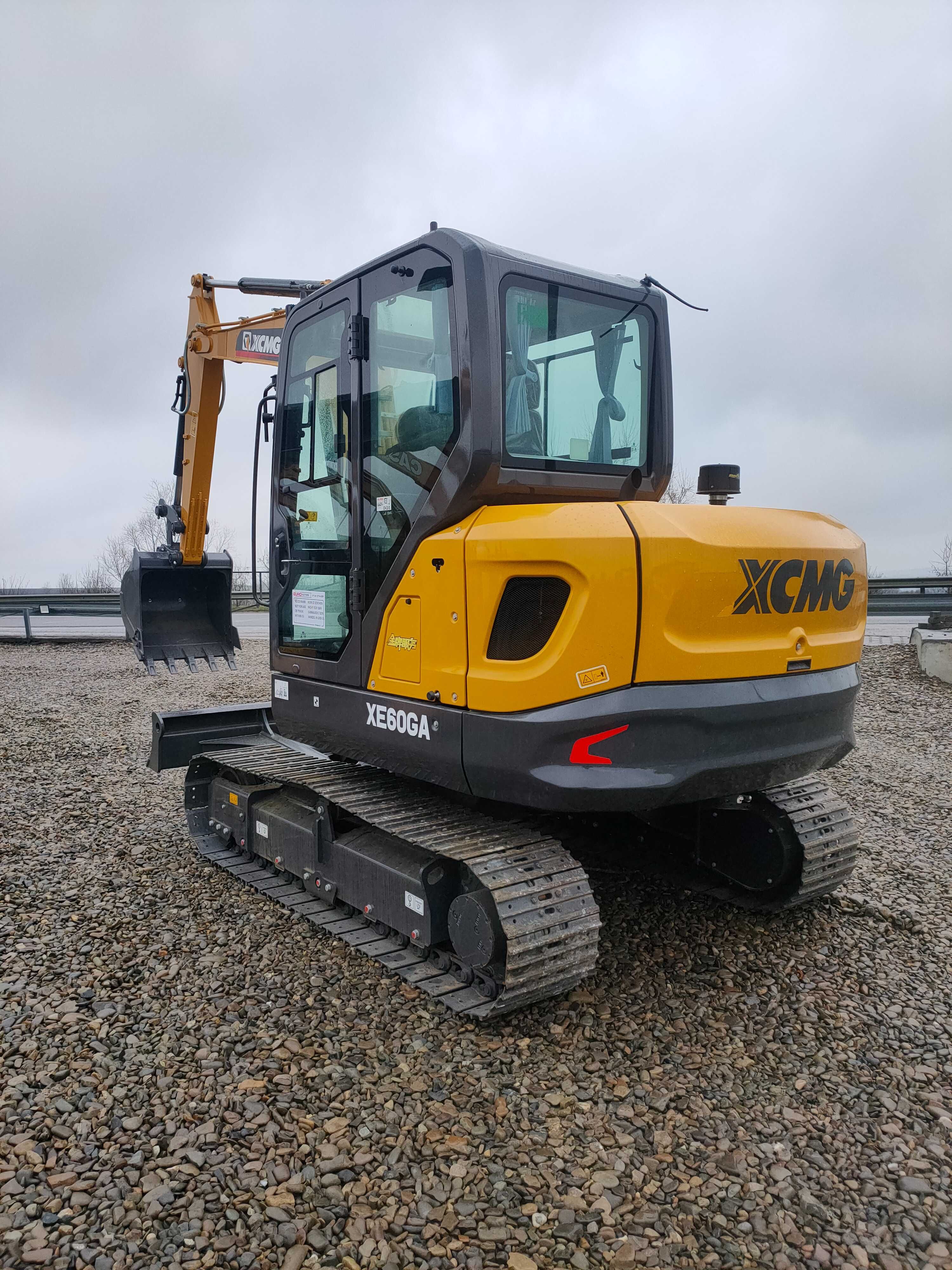 міні-екскаватор XCMG XE60GA