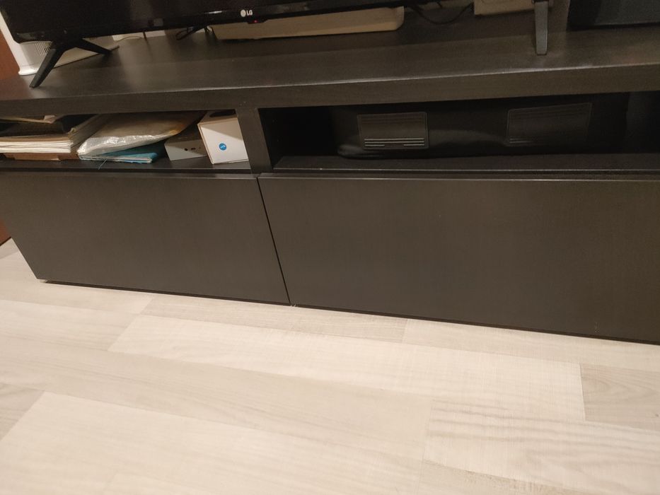 Móvel TV preto muito bom