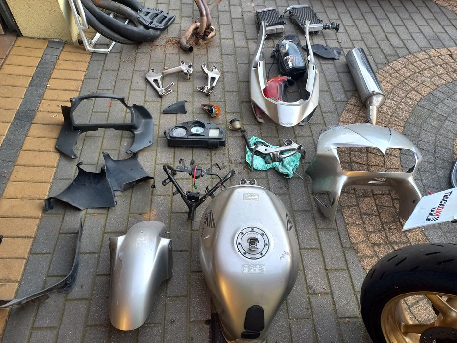 Honda vfr 800fi 98-02 zbiornik chłodnica zadupek zegary lagi bok set