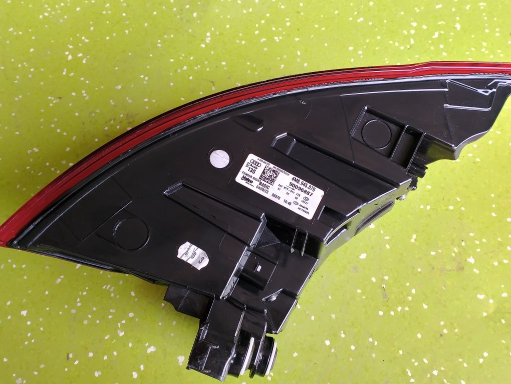 Lampa Prawa Tył Tylna Audi Q8 LED Basic 4m8 -945070 oryginał sprawna