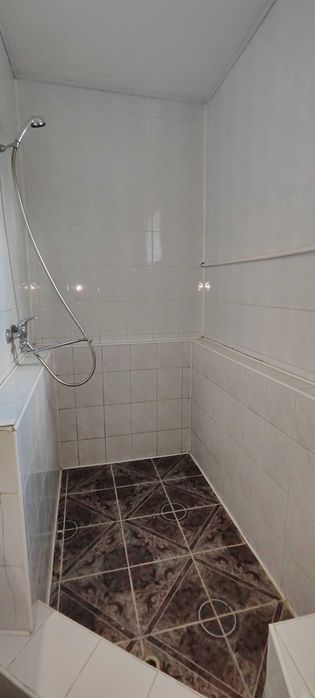 Здається будинок.4 роздільні кімнати.2 санвузли.Меблі.Побутова техніка