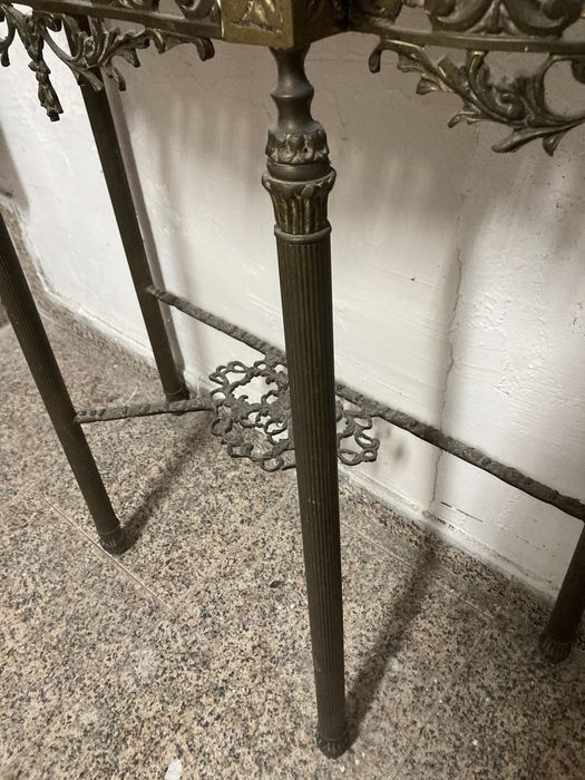 Credencia em ferro e marmore com espelho Movel entrada ferro e espelho