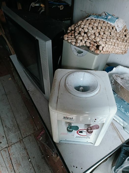 кулер для води зпідігрівом та охолодженням