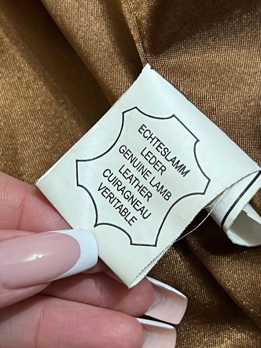 Жіноча куртка з натуральної шкіри ягняти