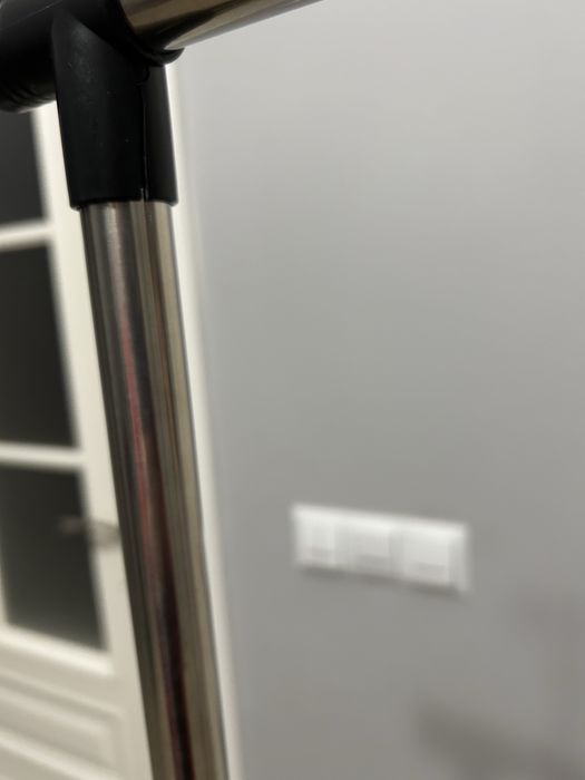 Wieszak na ubrania na kolkach