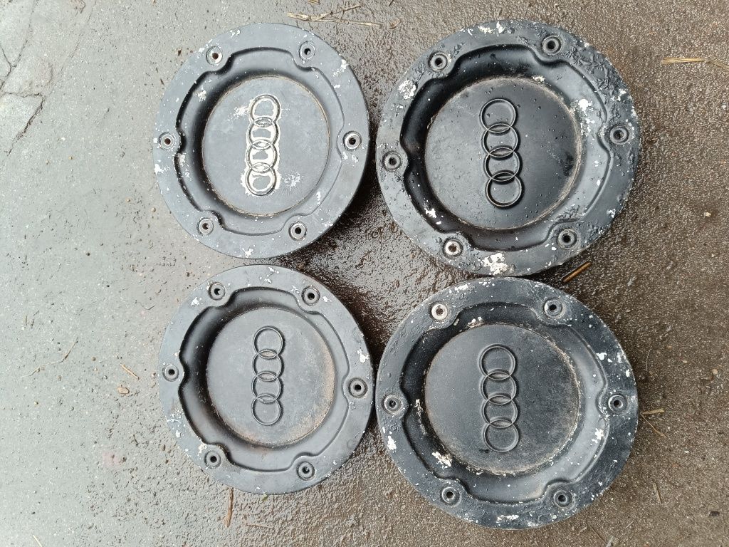 Dekle dekielki emblematy Audi A6 A8 8N0 601.  4A0 601 komplet