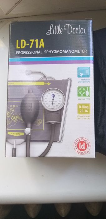 Механический тонометр профессиональный, все работает, без изьянов.