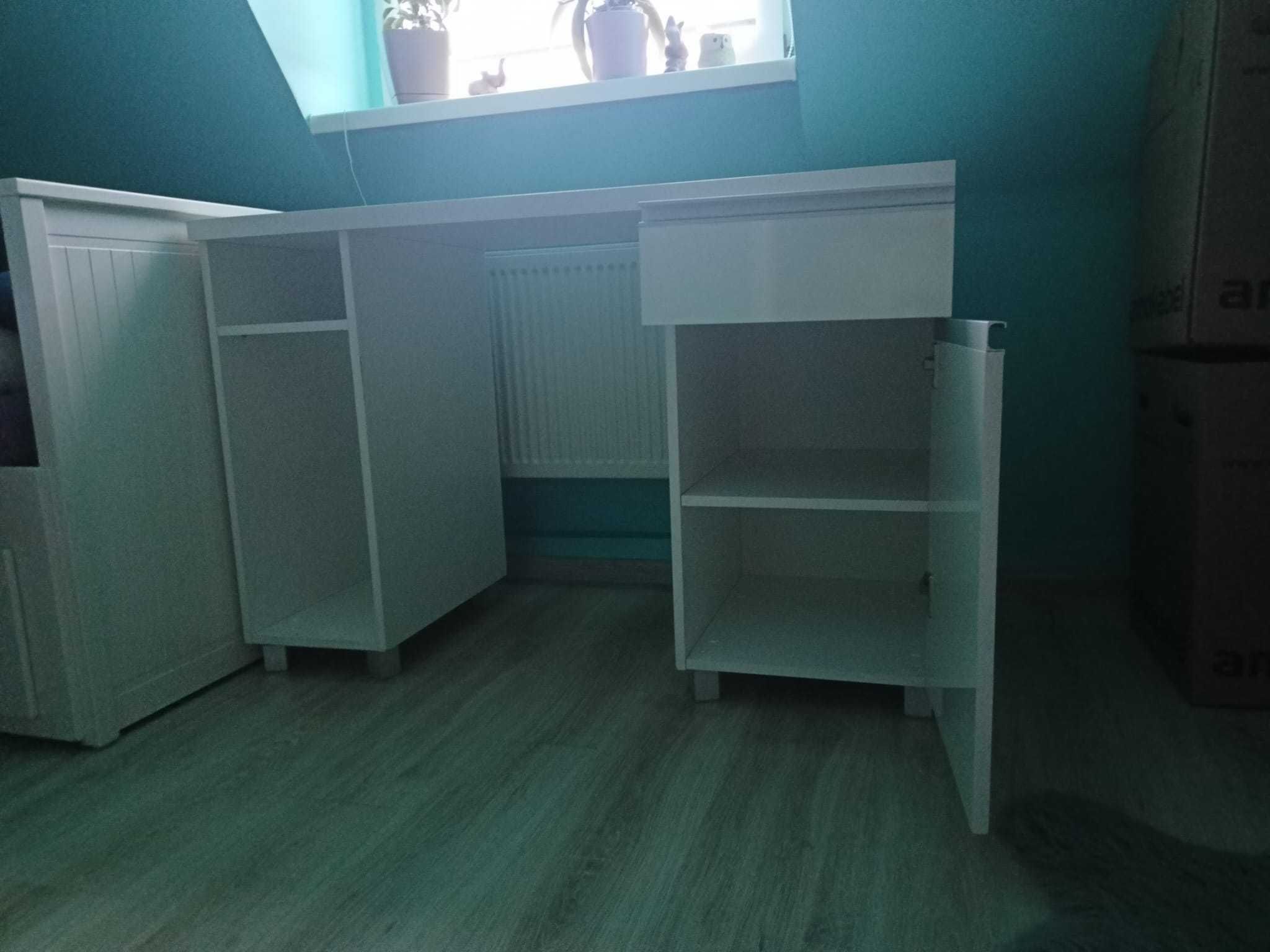 Białe biurko z szafką
