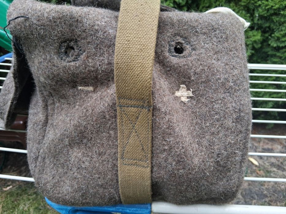 Wojskowa-PRL- ochronna torba filcowa na akumulator