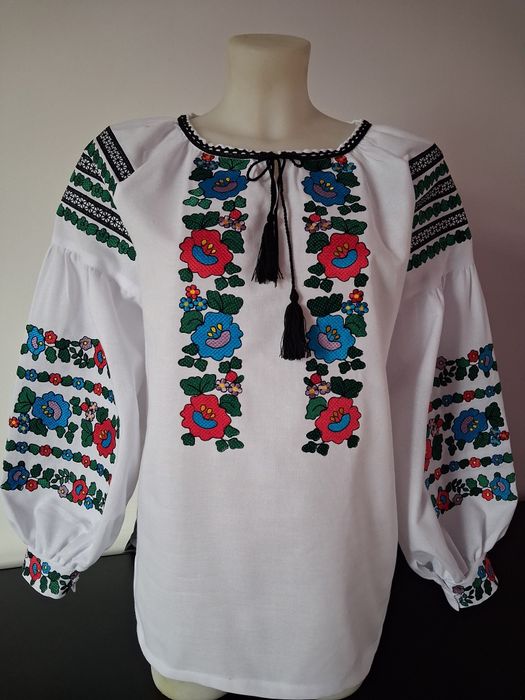 Вишита сорочка з поясною кишенею