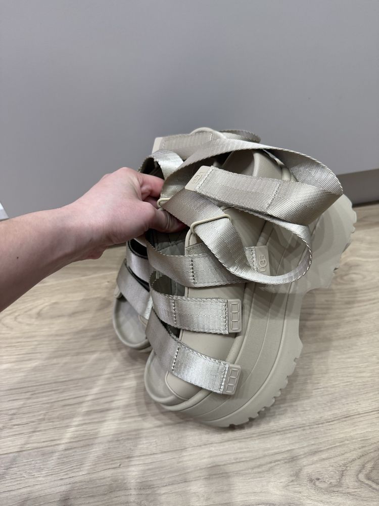 UGG sandaly Goldenrise