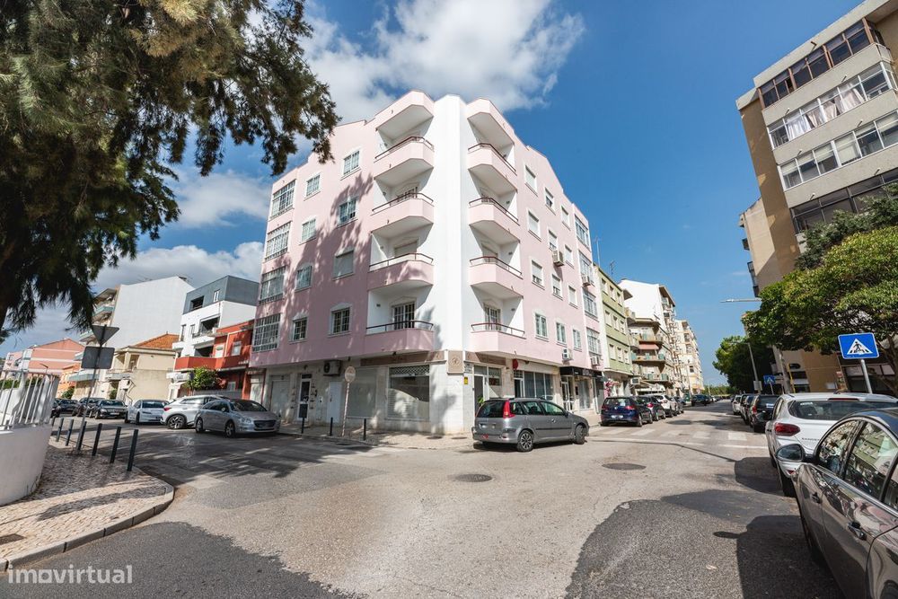 Apartamento T3 | Box Fechada | No Centro De Alverca Do Ribatejo