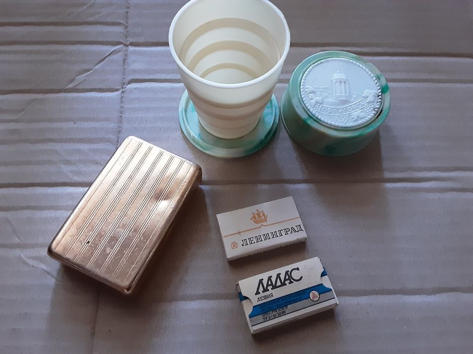 Стаканчик раскладной(ссср)Футля для бритвы +лезвия (ссср)