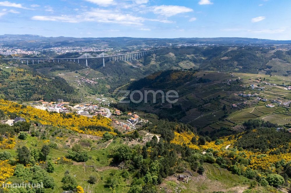Casa c/ Terreno de 4437m2 em Santa Marta de Penaguião, Douro