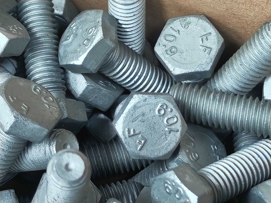 Śruby Rawlplug 8x25 600sztuk 8.3kg 10.9 twarde!