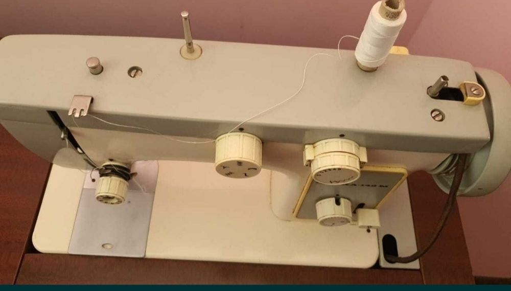 Продам швейную машину ,"Чайка"