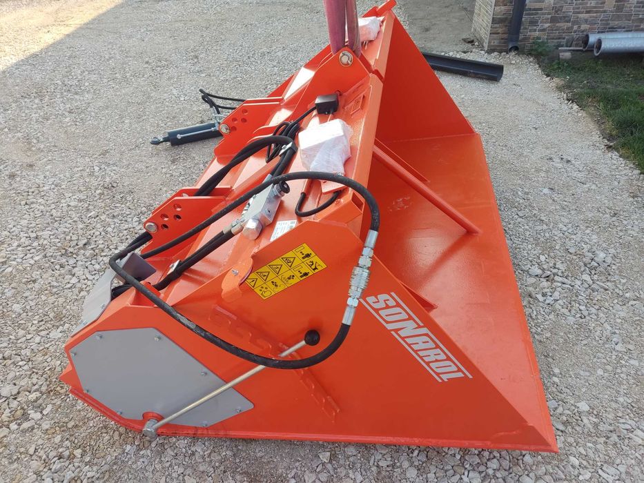 posypywarka piaskarko-solarka 2.0m hydrauliczna nowa solidna