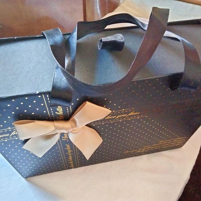 Подарочная картонная упаковка