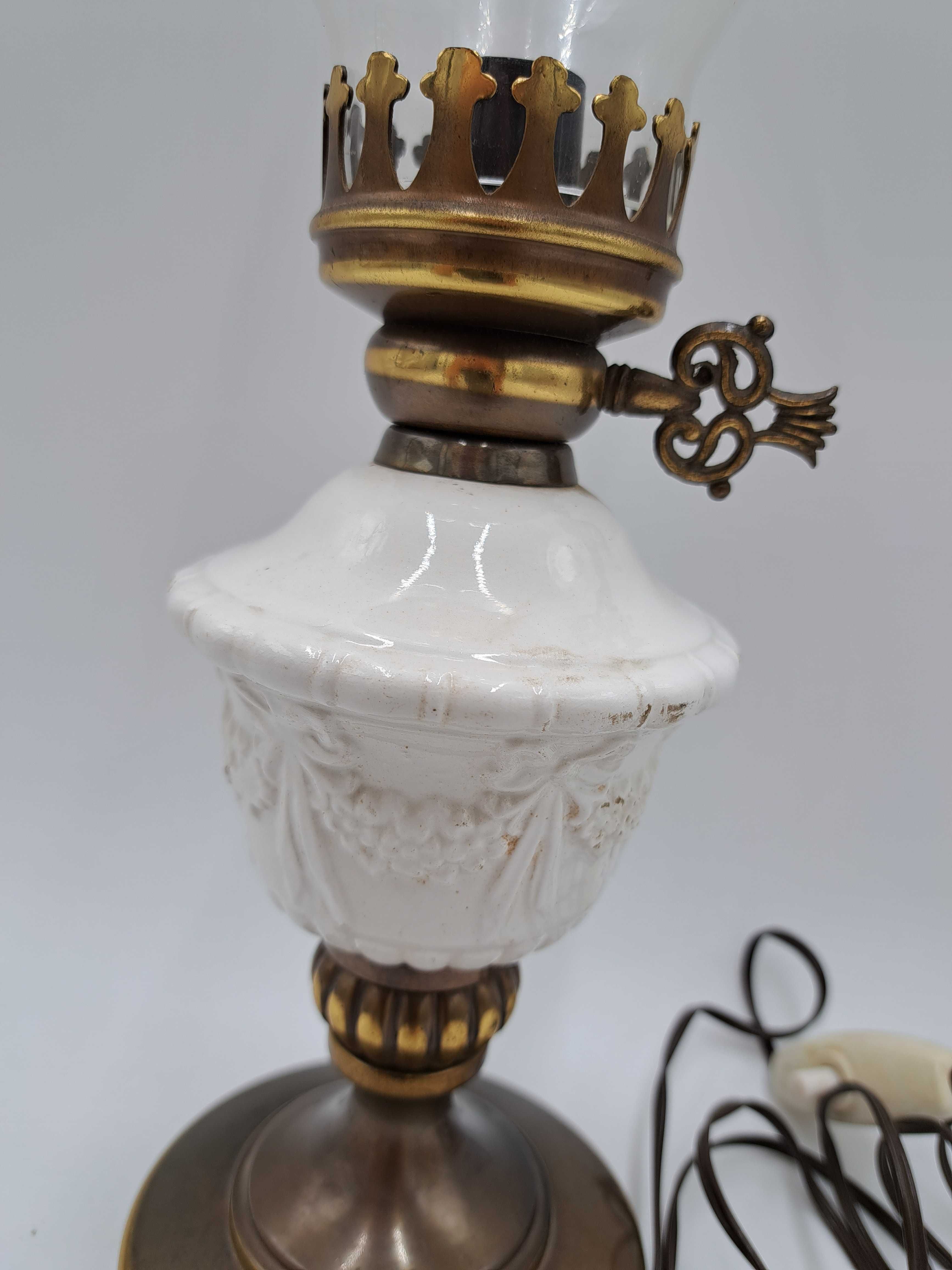 Lampa stołowa a'la naftowa mosiężna ceramiczna biały szklany klosz