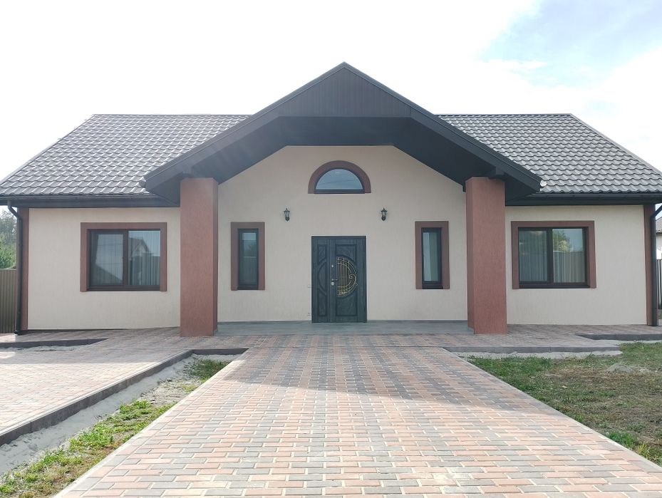 Будинок, в якому комфорт та стиль поєднуються з технологічністю