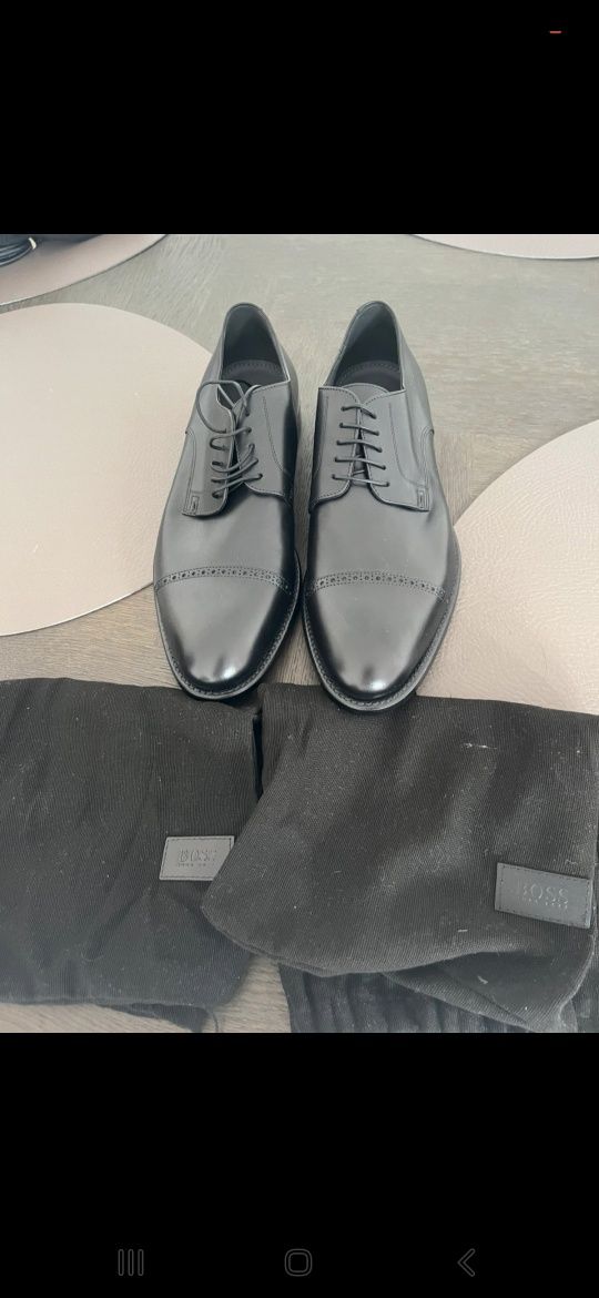 Eleganckie półbuty Hugo Boss r. 42 8