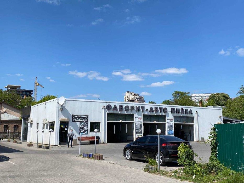 Продаж будинку в центрі міста біля річки!