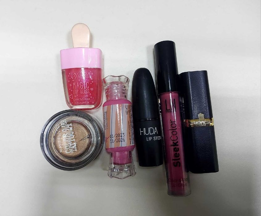 Блеск для губ Помада Тени  Loreal Maybelline Цена за лот на фото