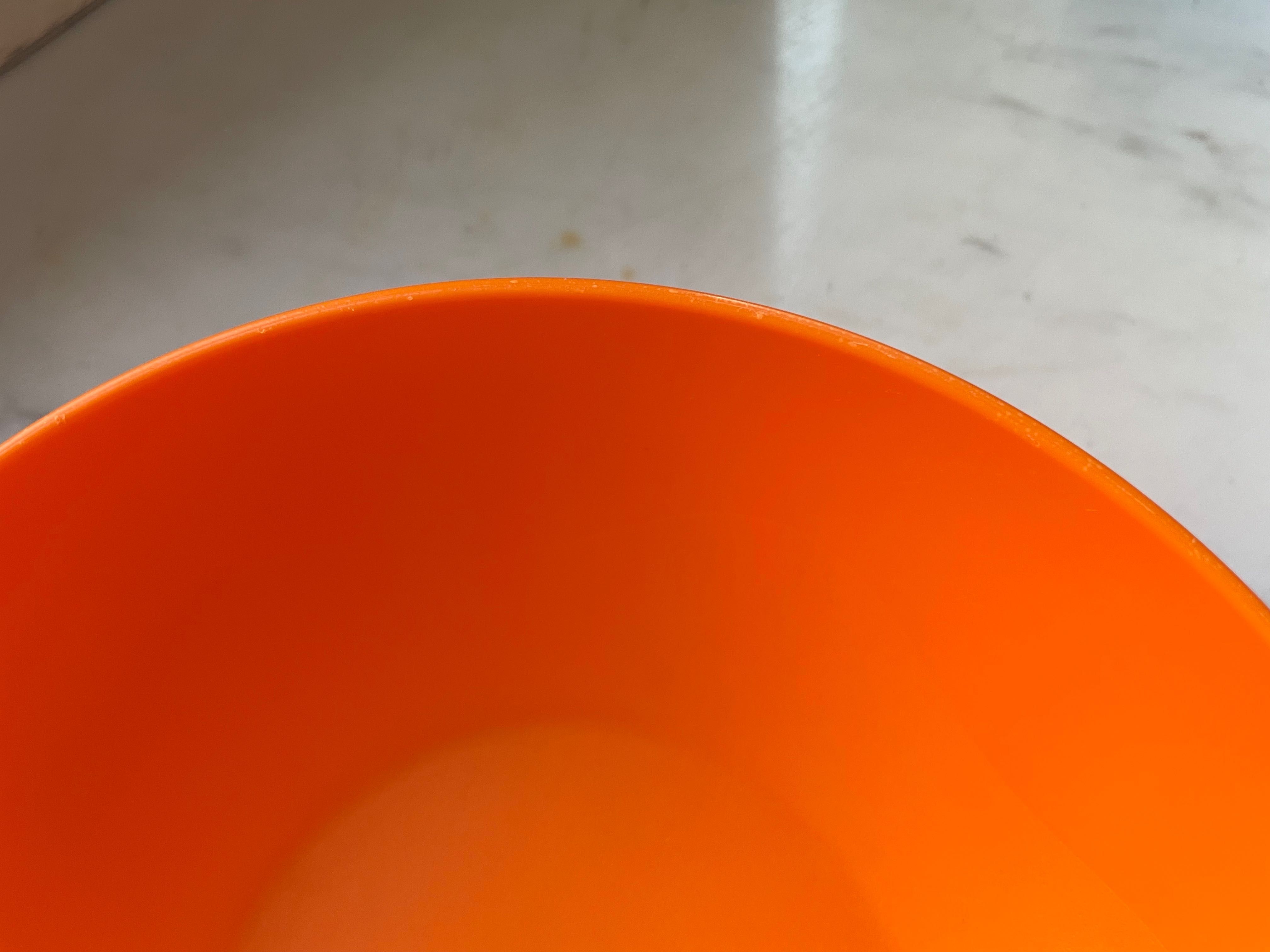 Miska Tupperware zamykana